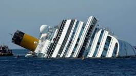 صورة لسفينة تعرضت لحادث بحري